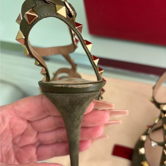 Authentic Valentino Garavani Olive RockStud Pumps - Picture 12 of 13